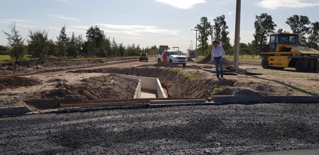 Se inició el asfaltado de la Rotonda del Camino Real.