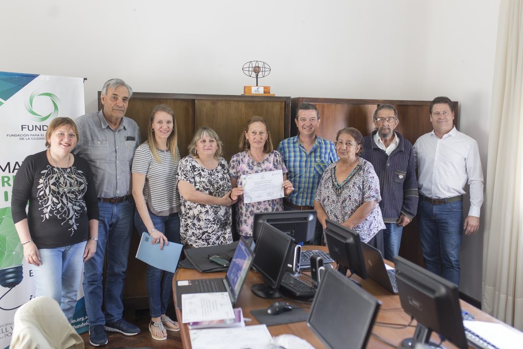 Ocho adultos mayores egresaron del curso de computación dictado por FUNDELO.