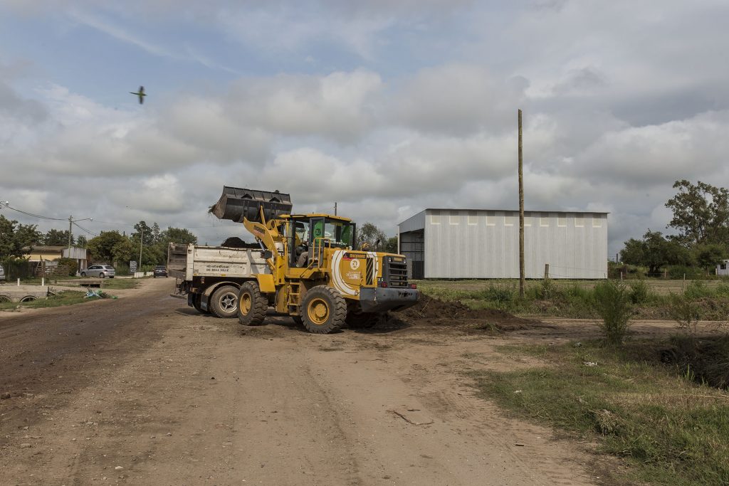 Acondicionamiento de calles de tierra en el sector Sur de la ciudad.