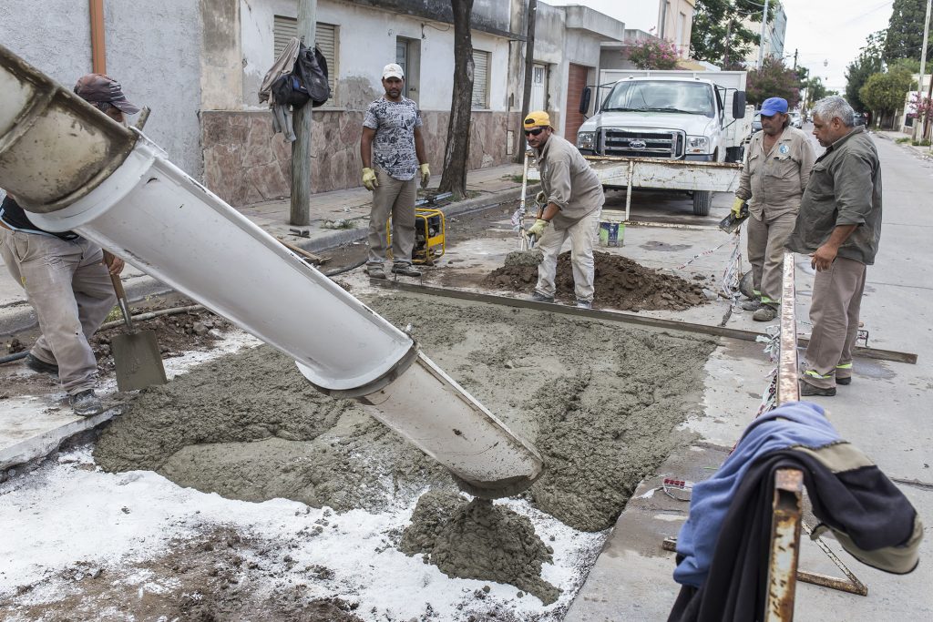 Bacheo de calle Avellaneda.