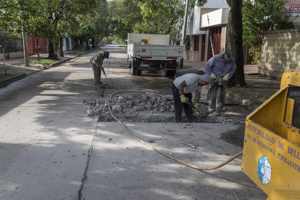 Bacheo en calle Marcos Juárez.