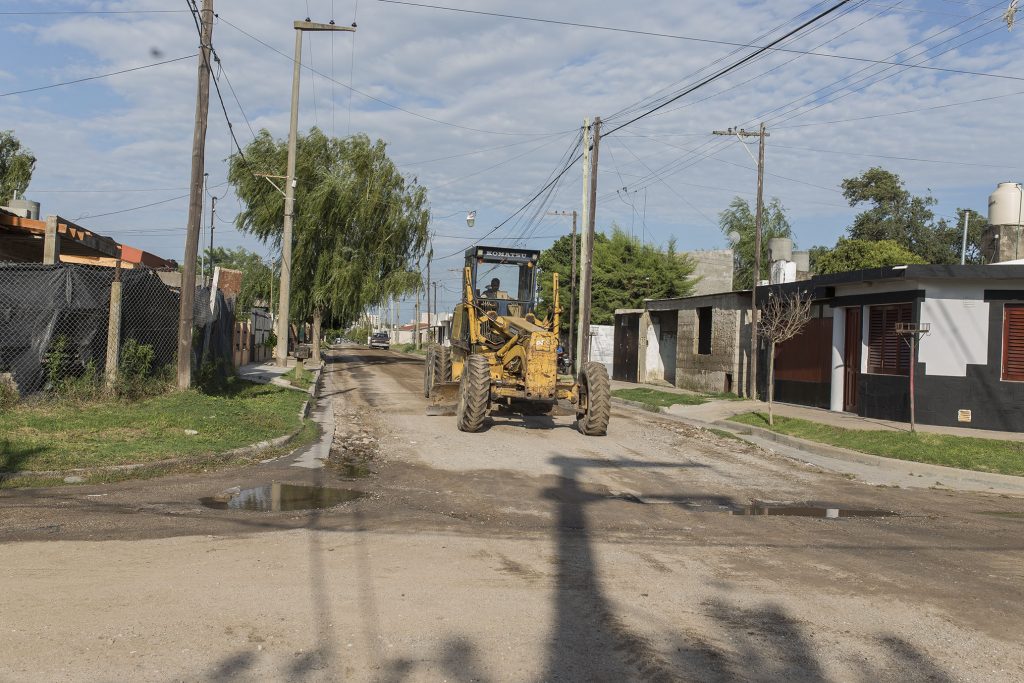 Continúan los arreglos en calles de tierra.