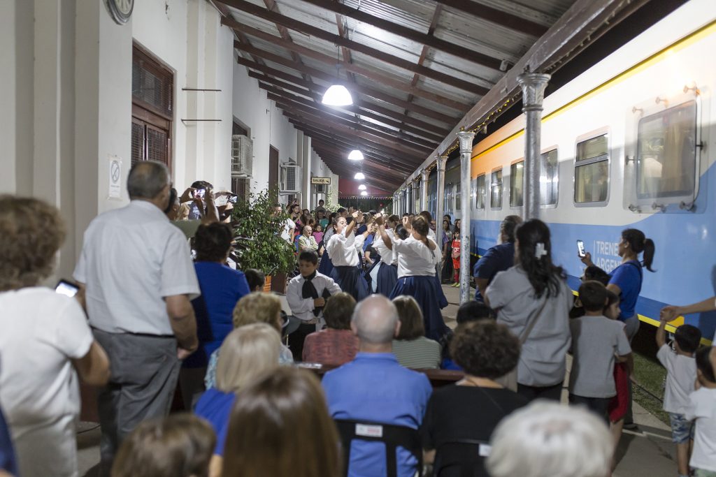 La estación del ferrocarril volvió a ser testigo de otra deslumbrante noche artística.