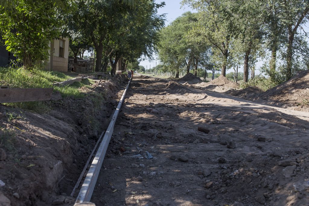 Se inició la obra de cordón cuneta en calle Martín Malharro.