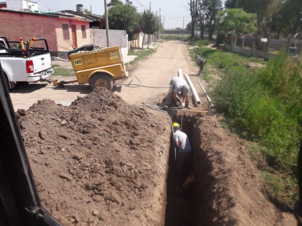 Se continua con la extensión de la red cloacal en barrios del Este de la ciudad.