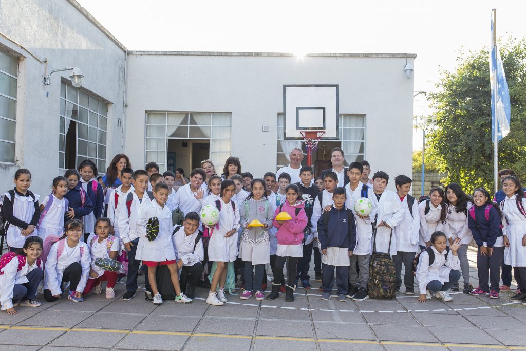 Dr. Briner: “Al visitar la Escuela José María Paz, me llené de afecto”.