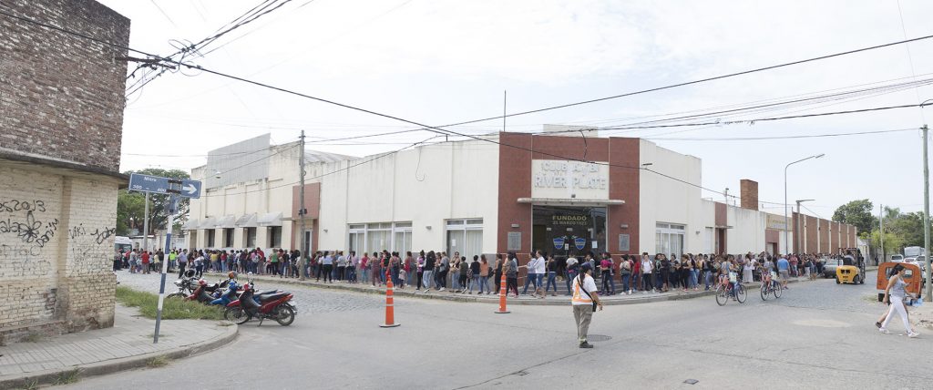 El ministro Massei y el intendente Briner participaron de la entrega de las tarjetas Alimentar.