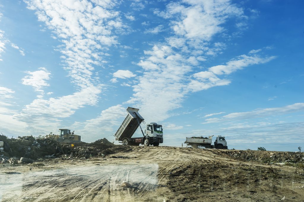 Continúa el ordenamiento ambiental de la ciudad con el cierre del depósito de ramas.