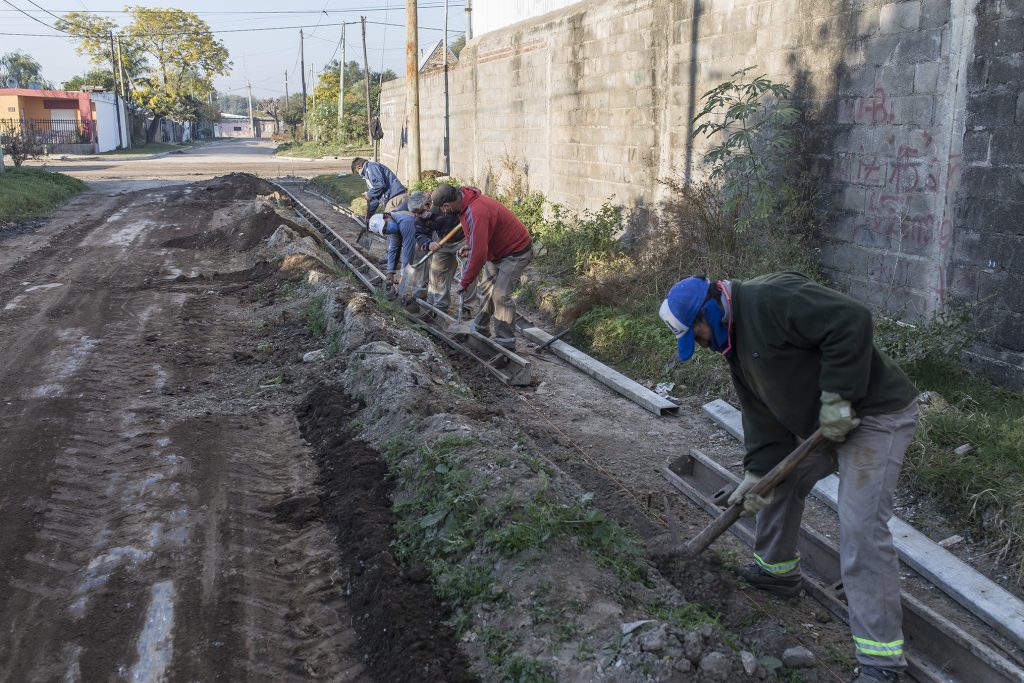 Se reinició la obra municipal de cordón cuneta.