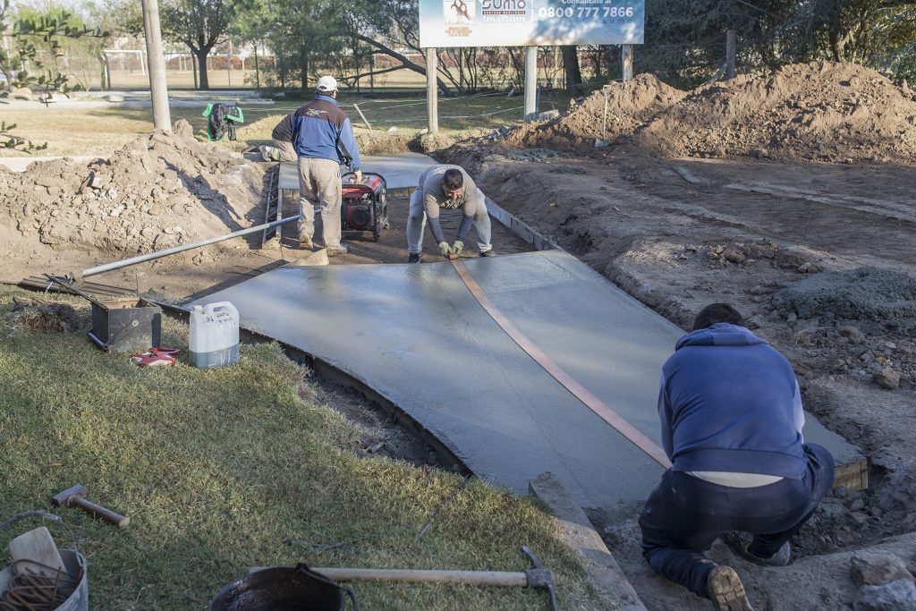 Comenzó el hormigonado del vado de calles Tucumán y Honduras.