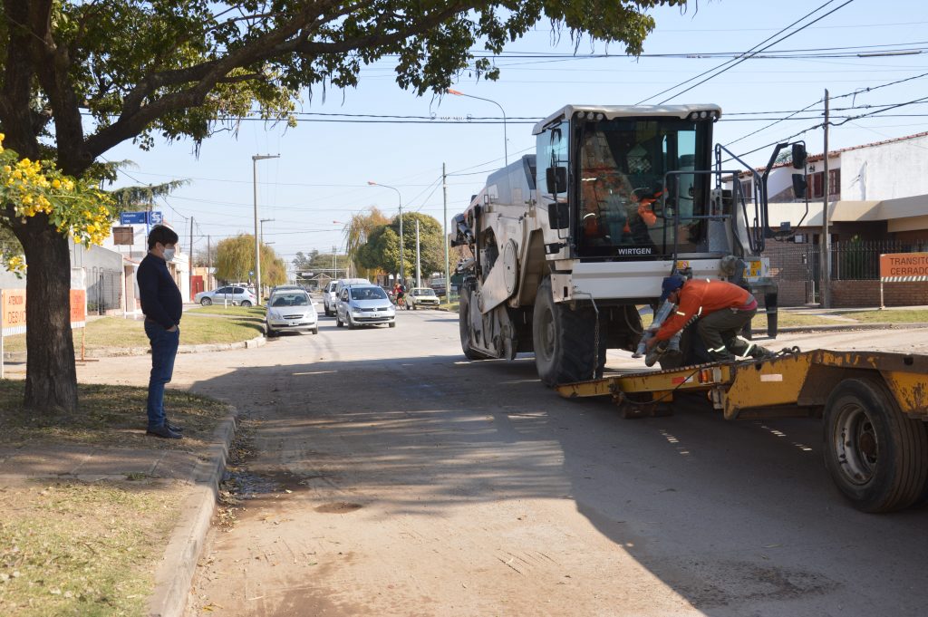 Se continúa con el reasfaltado de calles