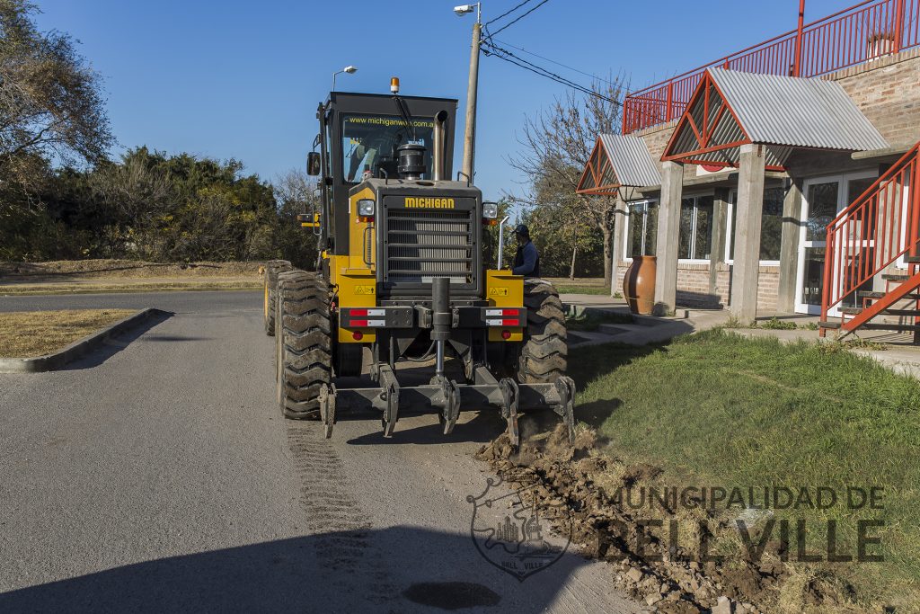 Comenzó la construcción de cordón cuneta en calle Junín.