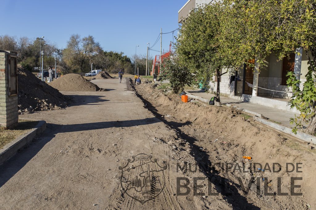 Obra de cordón cuneta de calle Junín