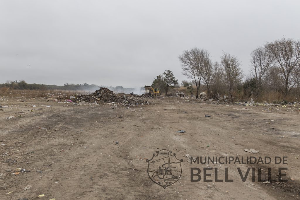 Por la mala acción de algunos ciudadanos el basural clandestino de calle Malharro sigue siendo noticia.