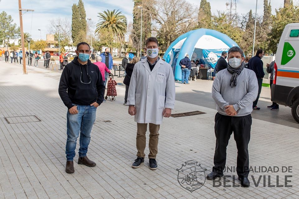 Autoridades sanitarias recomendaron evitar reuniones y aglomeraciones.