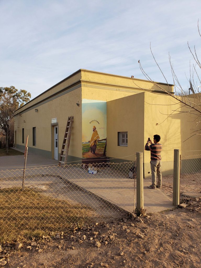 Mural de Matías Otero en el boliche de Cuatro Caminos.