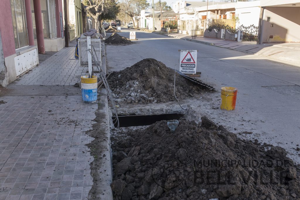 En 40 días podría quedar limpio el desagüe de calle Echeverría.