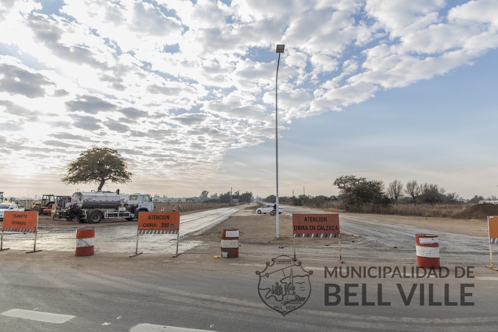 Se reinició la obra de asfaltado de calle Córdoba, sector Oeste.