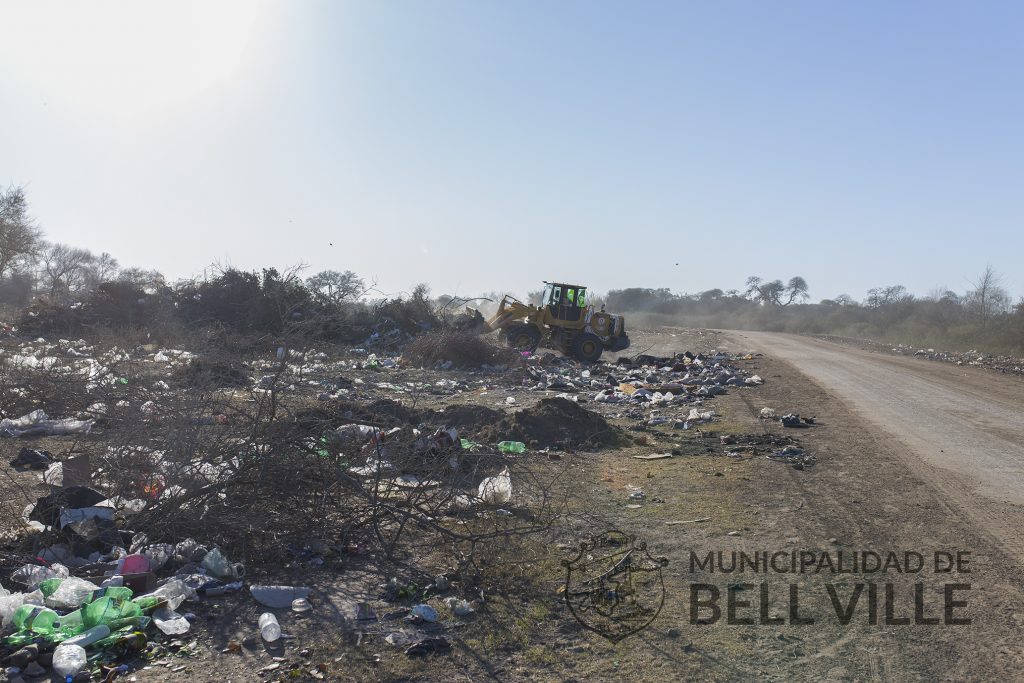 Otro basural clandestino está siendo erradicado.