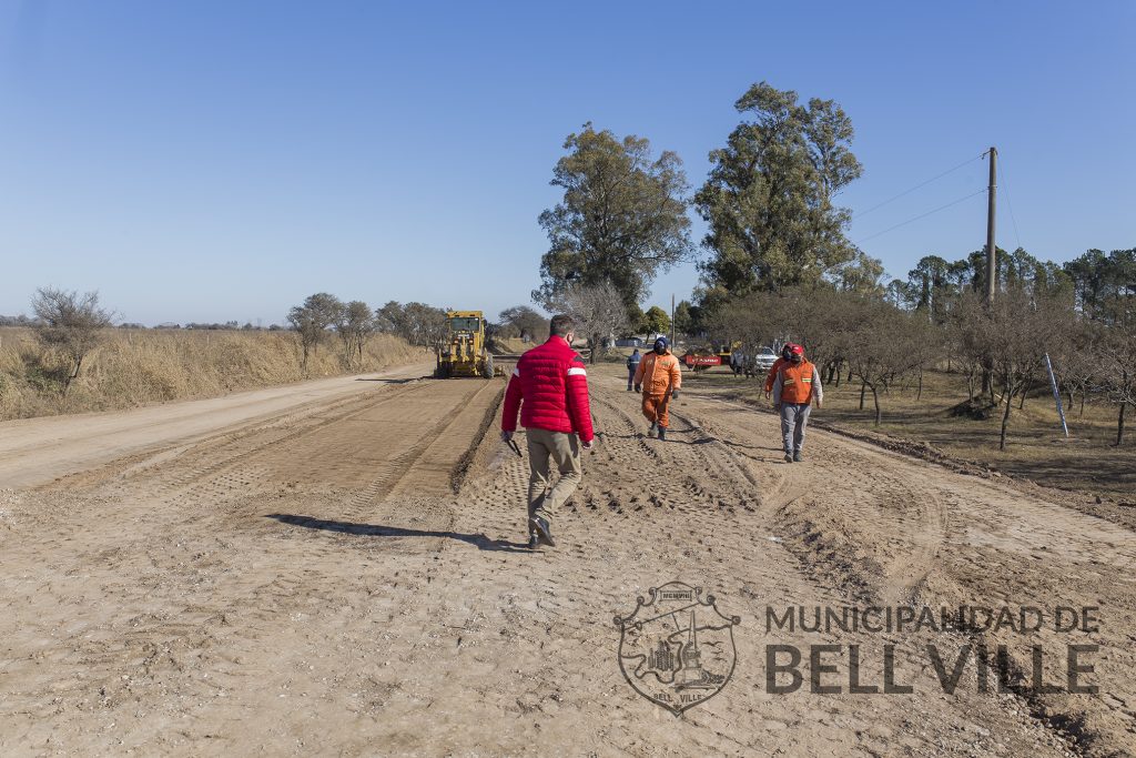 El intendente municipal visita obras públicas.