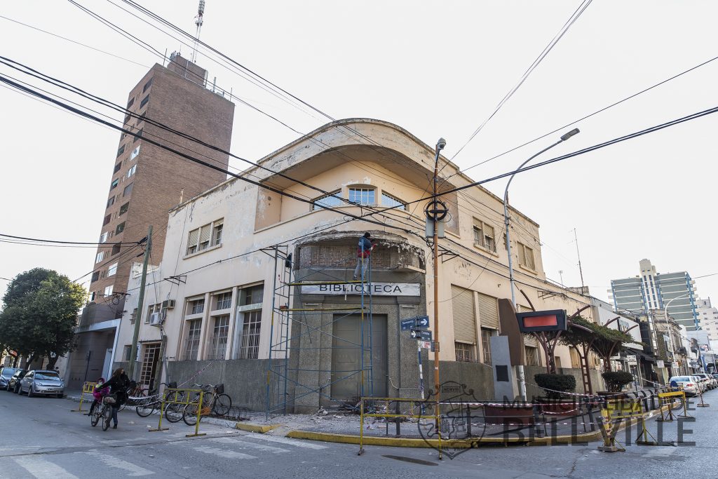 Se demuele por prevención parte del alero de ingreso a la Biblioteca Popular “Ramón J. Cárcano”