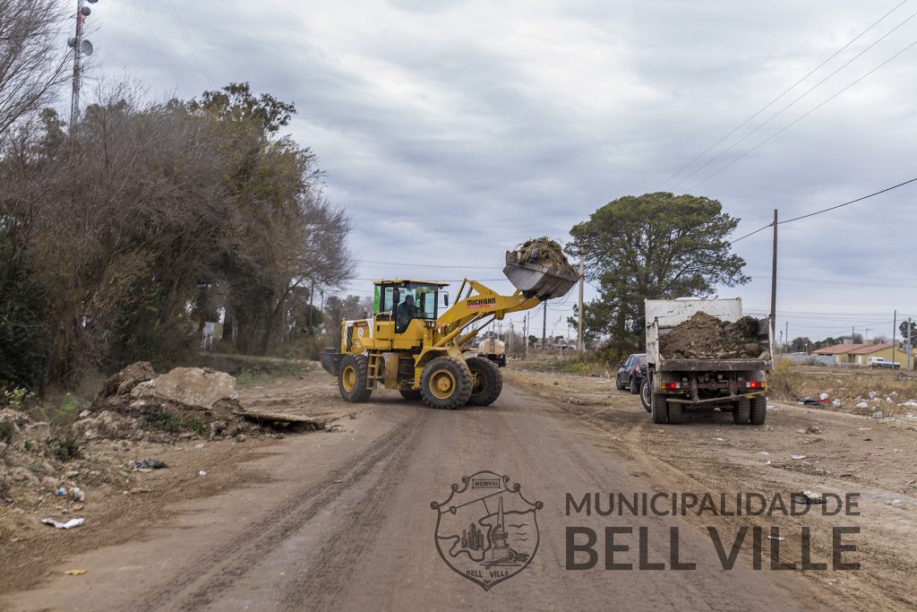 Limpieza de calle Perito Moreno.