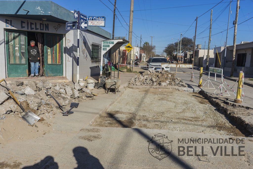 Bacheo en calle San Luis.