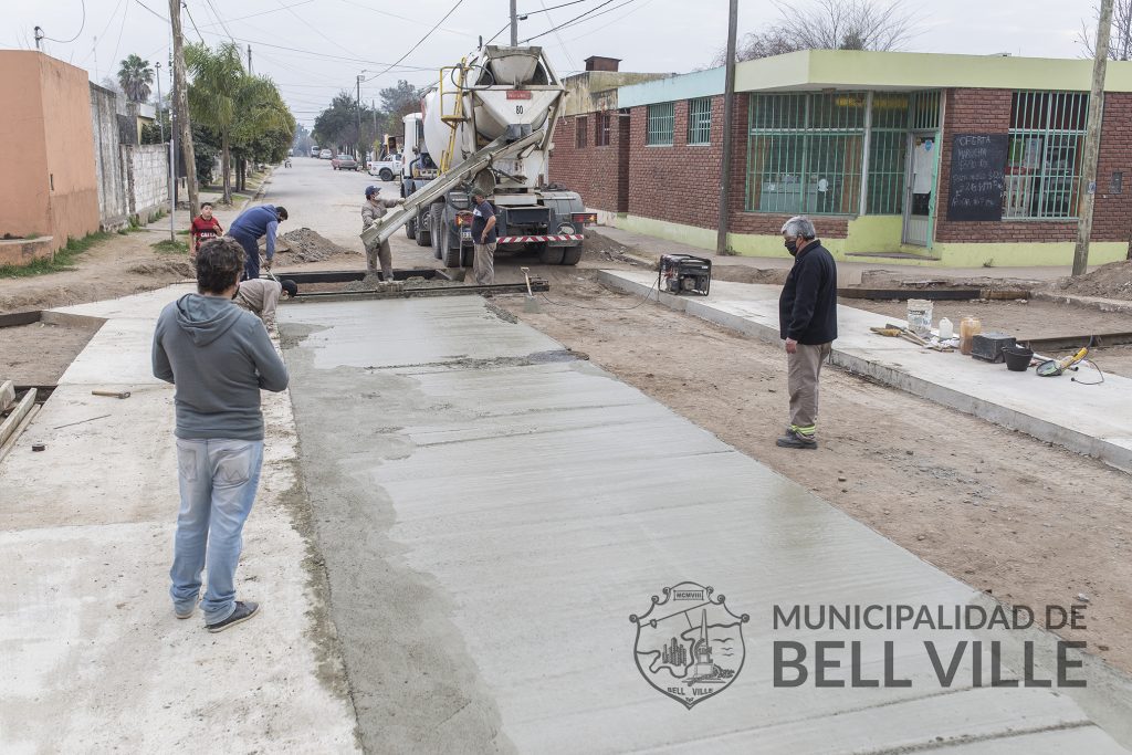 Sigue la reconstrucción de una bocacalle al Noreste de la ciudad.