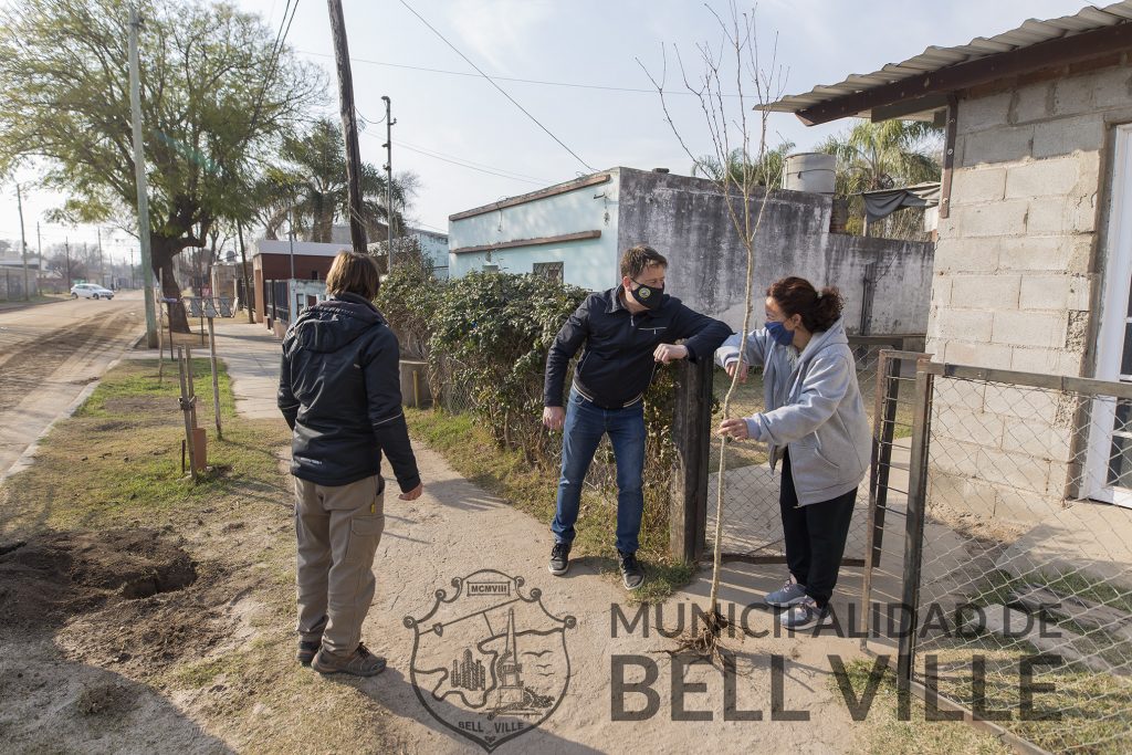 Desde hoy la ciudad cuenta con 66 árboles más.