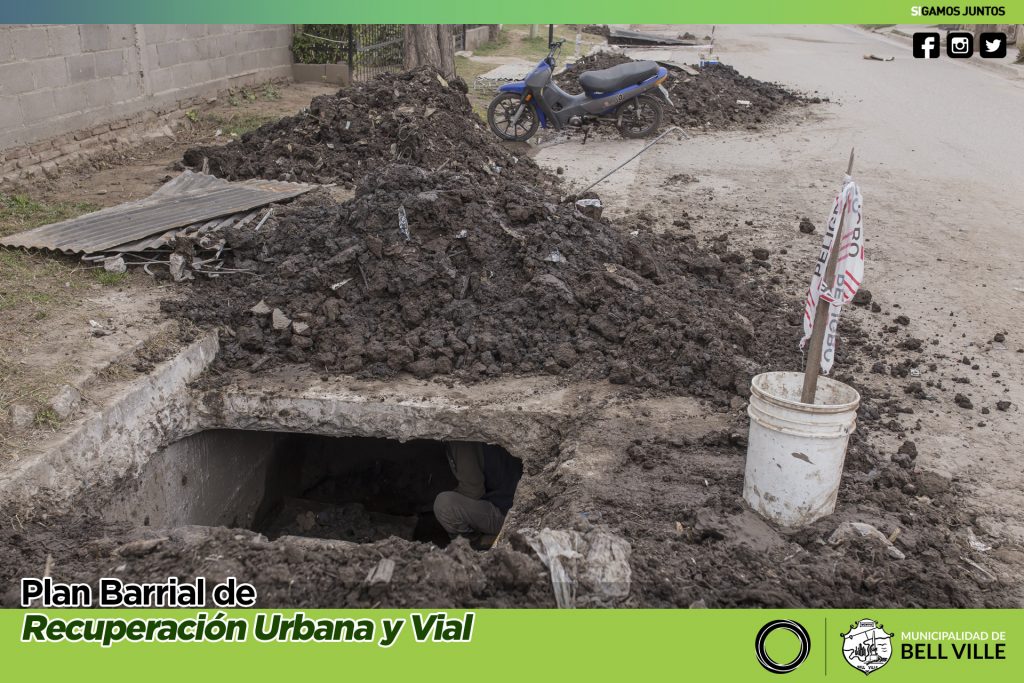 Desobstrucción del canal subterráneo de calle Echeverría.