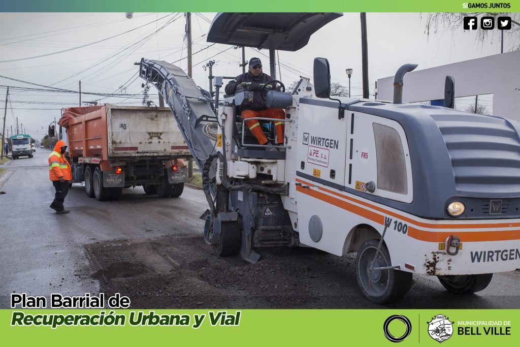 Bacheos de calles de asfalto en la zona Este de la ciudad