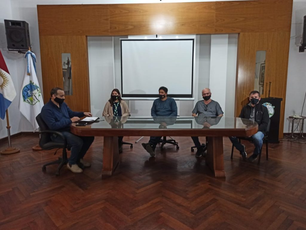 Instituciones del medio acordaron trabajar en la limpieza del río.