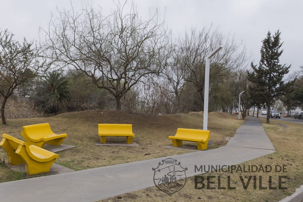 Limpieza y mantenimiento en el  Paseo de la Reconstrucción.