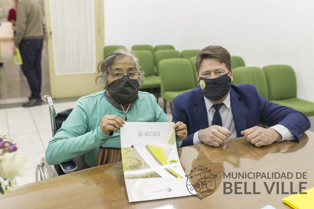 El intendente Briner resaltó el agradecimiento de los beneficiados con la escrituración gratuita de sus propiedades.