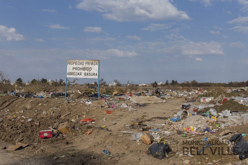 Nuevamente se formó un basural clandestino en un predio de calle Martín Malharro.