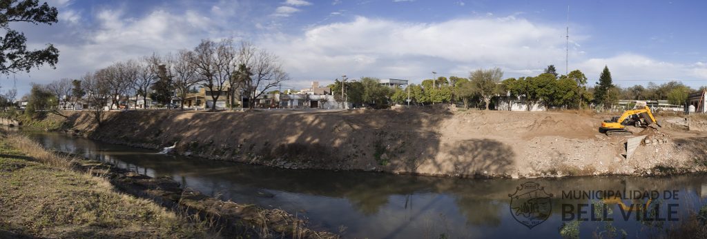 Acondicionamiento de las barrancas del río.