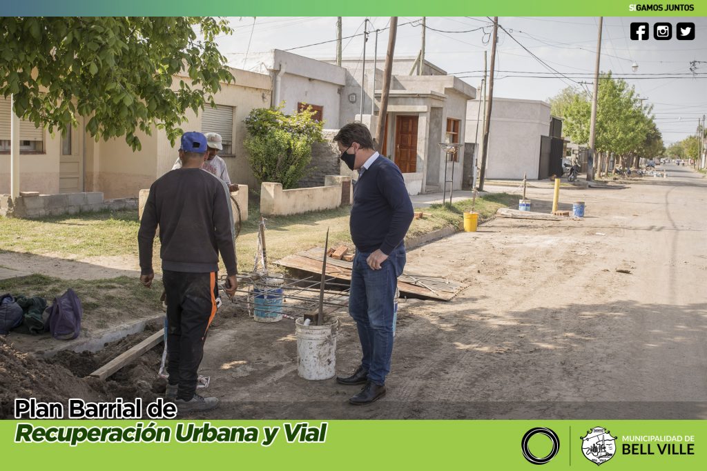 El intendente supervisó la limpieza del desagüe de calle Echeverría.