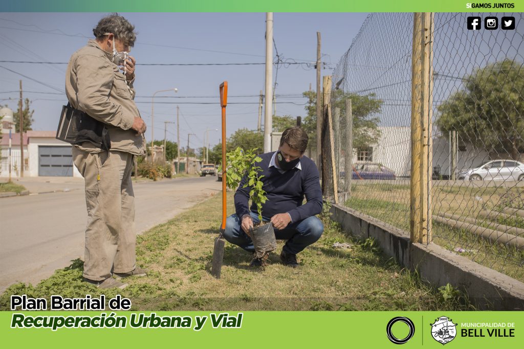 El Dr. Briner participó de la plantación de árboles en el predio de la Asociación de Deportistas Ciegos.