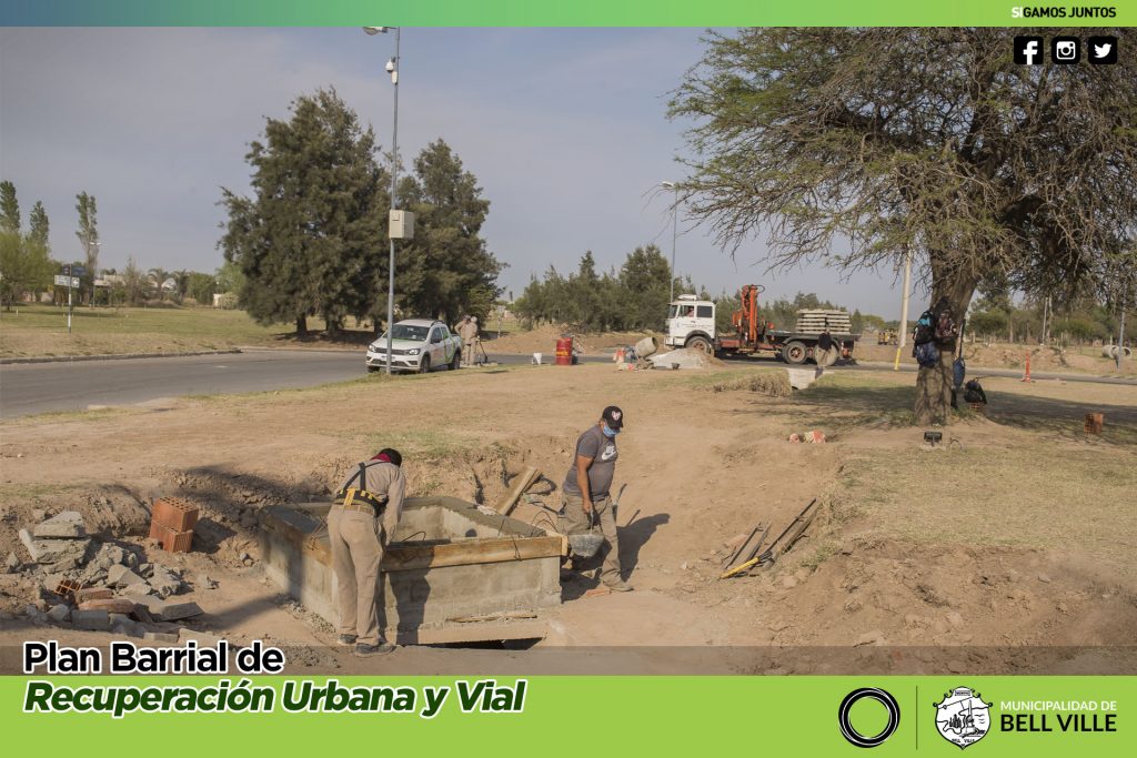 Prosigue la obra de desagüe de la rotonda del Camino Real.