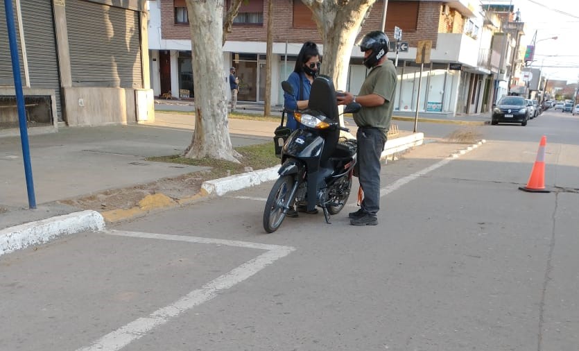 Se continúan con intimaciones a propietarios de vehículos abandonados en la vía pública.