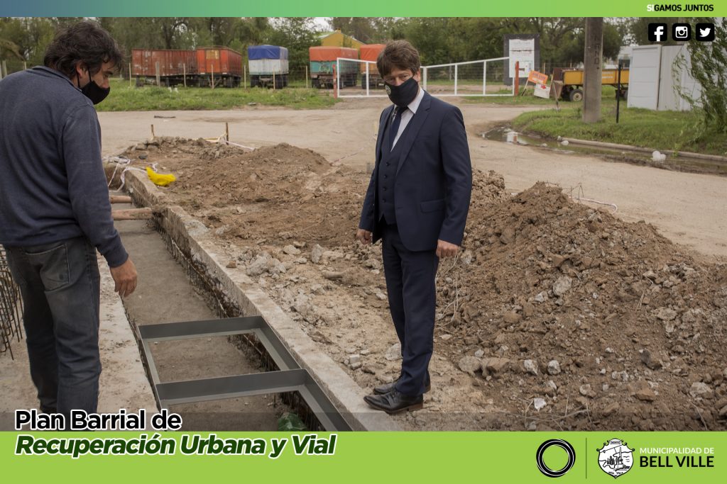 El Dr. Briner recorrió la obra del canal de desagüe de calle Cura Ferreyra.