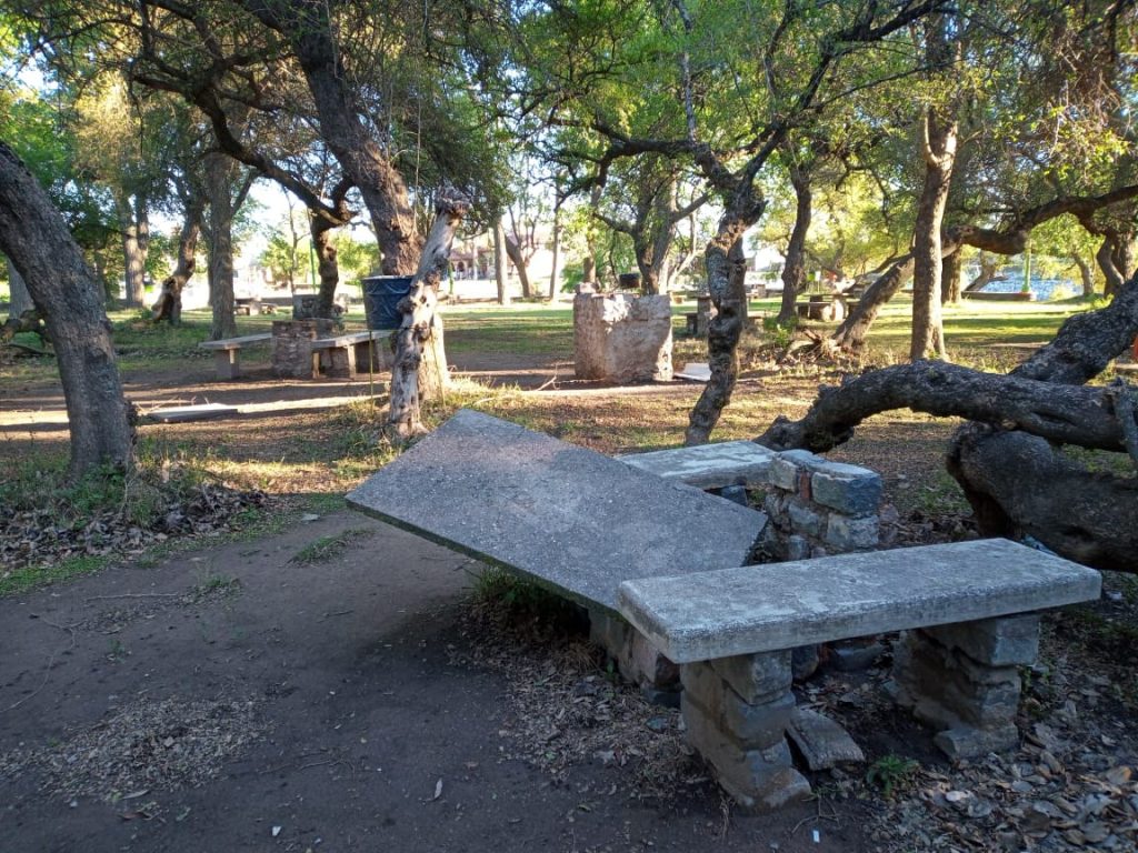 Graves desmanes se registraron nuevamente en el Parque Francisco Tau.