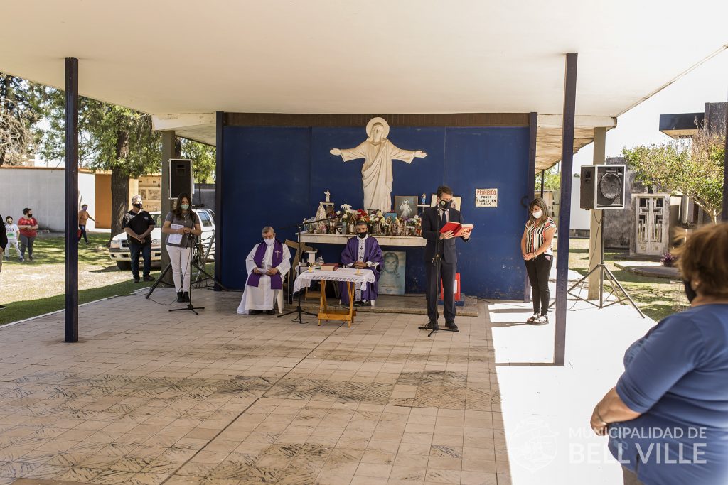 El intendente participó de la Santa Misa por el Día de los Muertos.