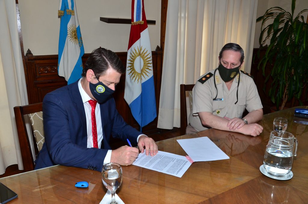 El intendente municipal firmó el comodato por el edificio que ocupará Gendarmería Nacional