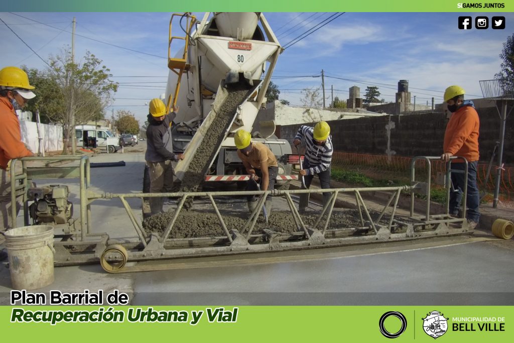 Hoy se está hormigonando un tramo del bulevar Eva Perón.