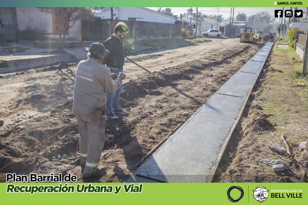 El intendente recorrió la obra de cordón cuneta en calle Río Negro.