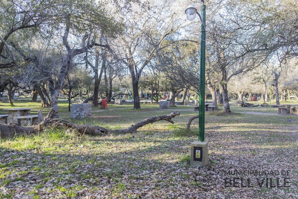 Se continúa con la adecuación eléctrica del Parque Tau.