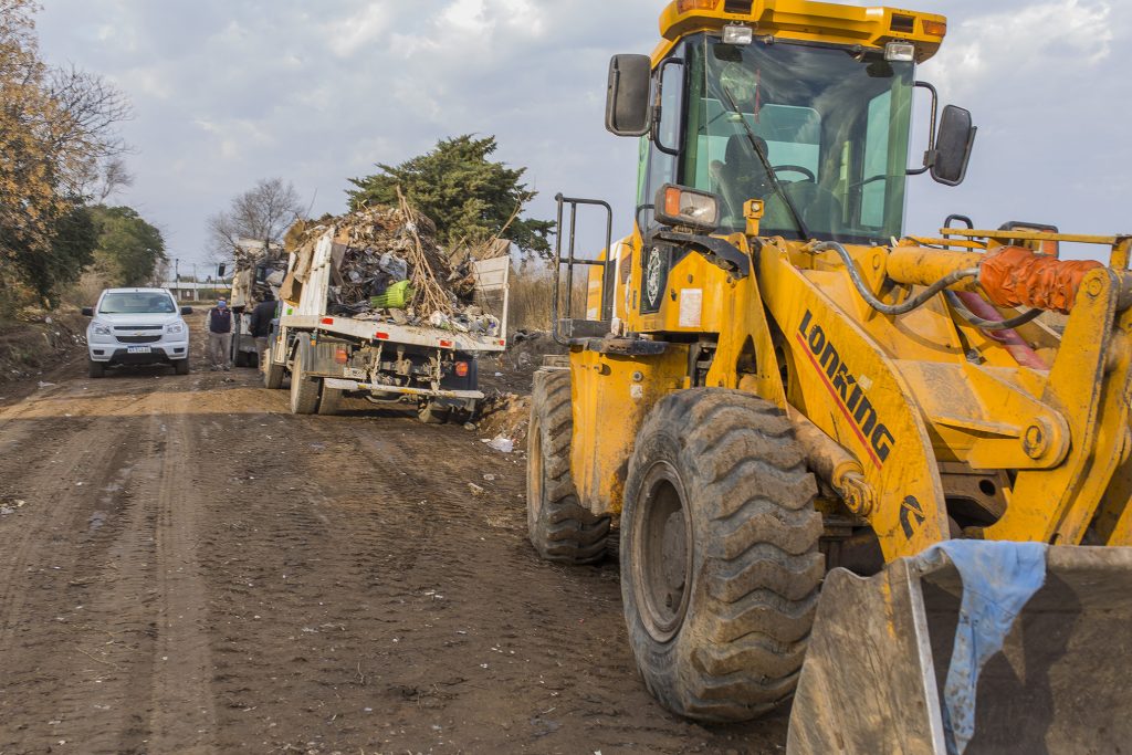 Nueva limpieza de un sector de calle Martín Malharro.