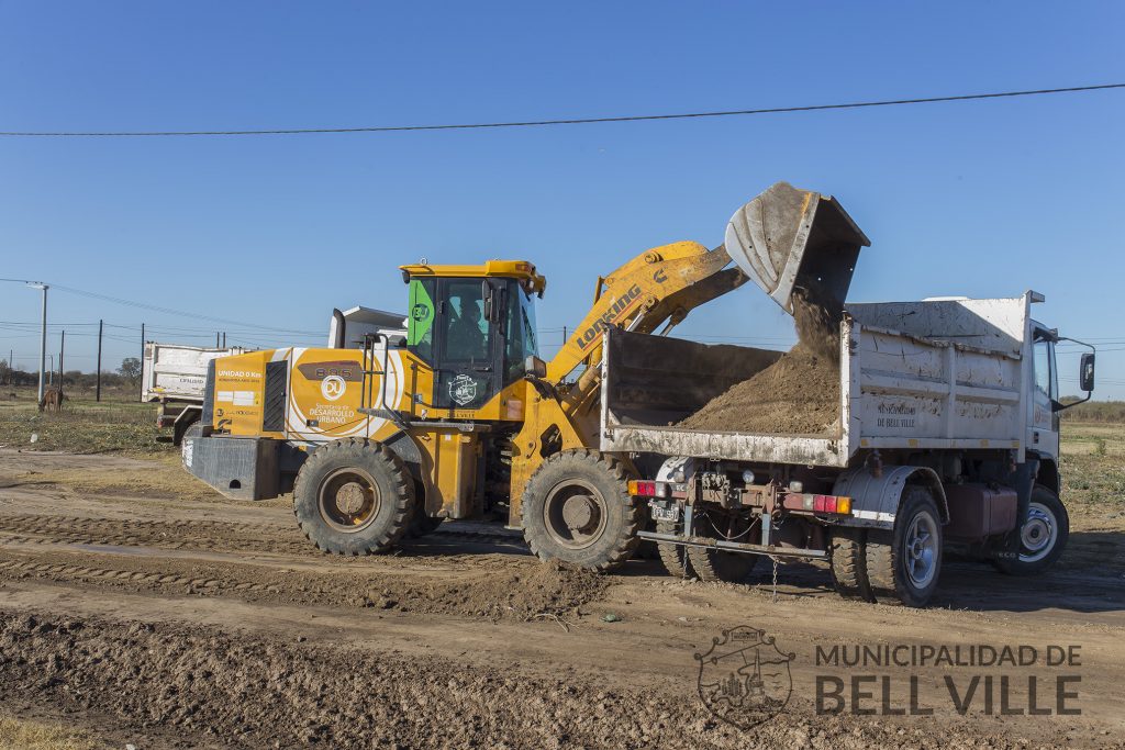 Distintos trabajos municipales en el loteo del barrio “Los Espinillos”.