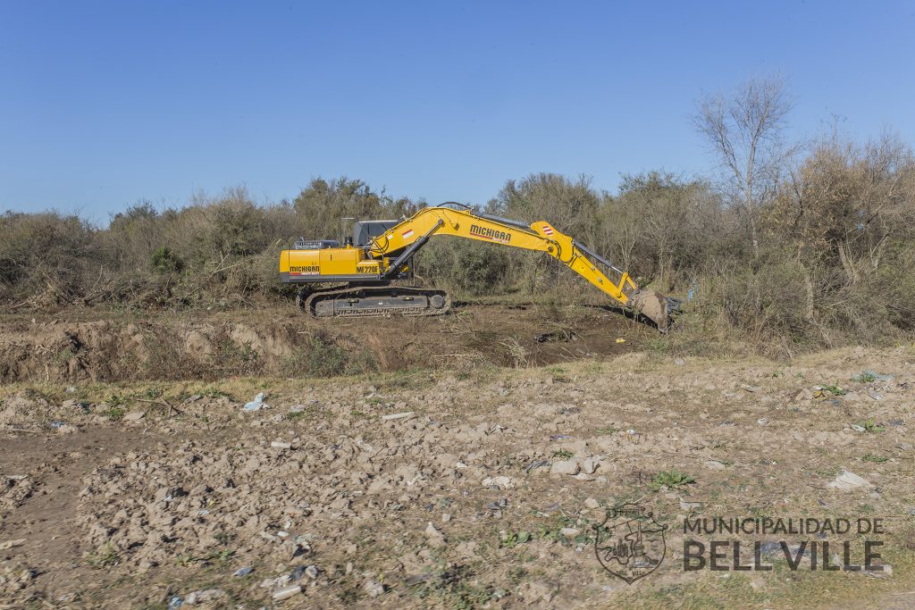 Continuo trabajo en los canales maestros de la ciudad.